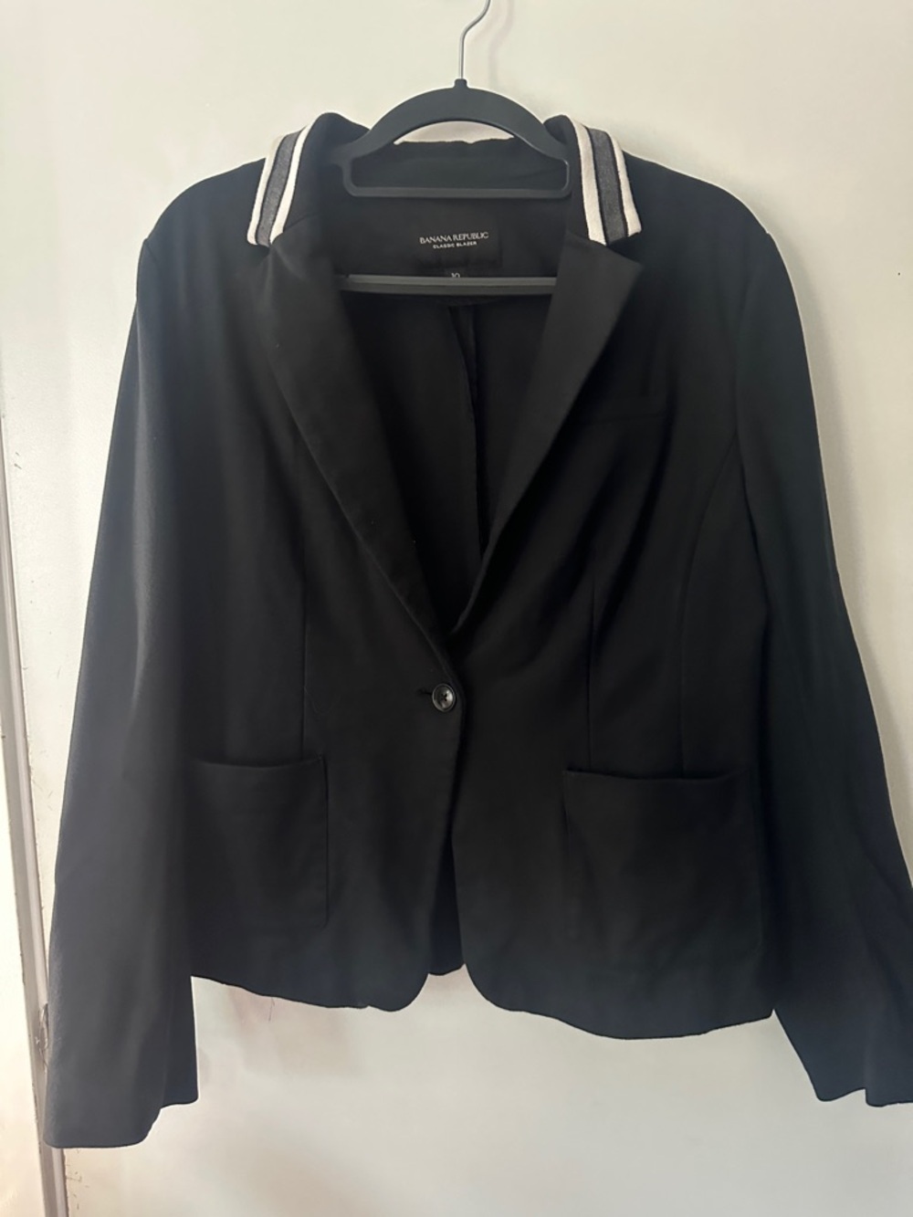 Banana Republic Black Blazer with Striped Contrast Collar Women’s Size 10